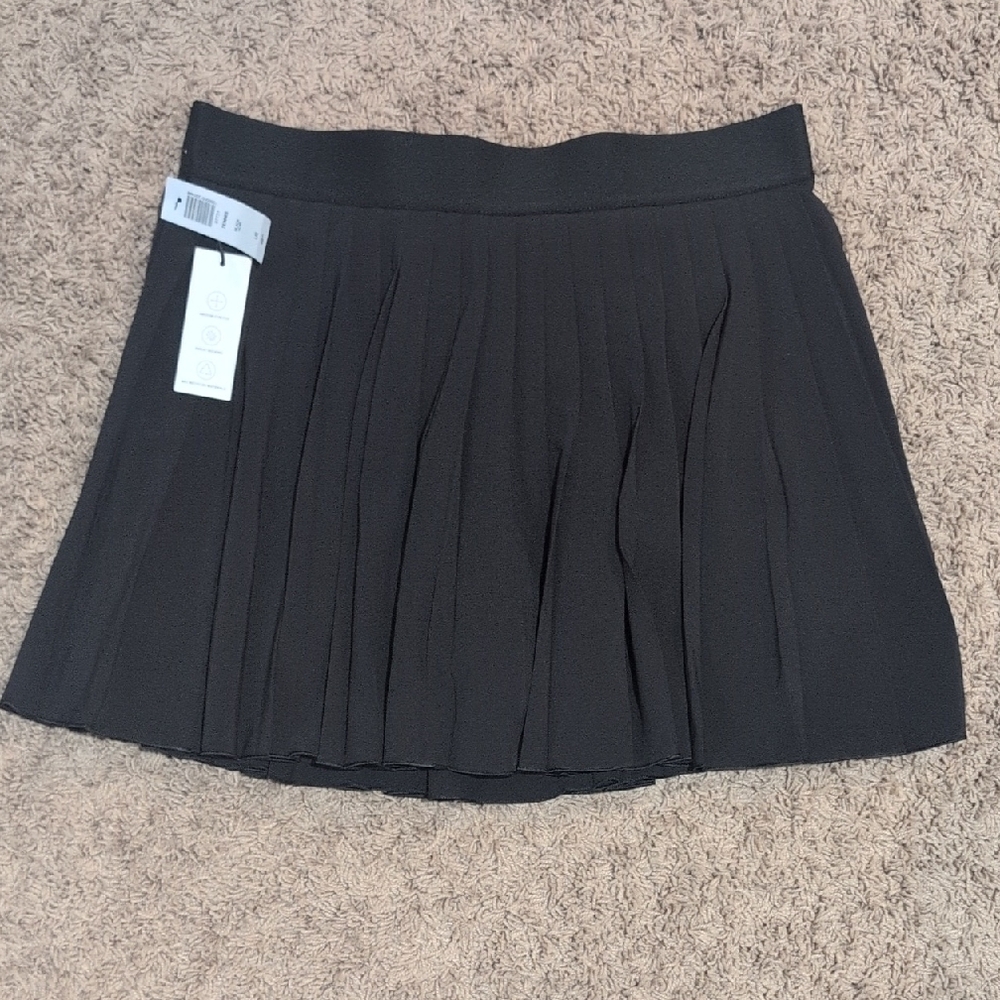 Aritzia Elegant Black Pleated Mini Skort